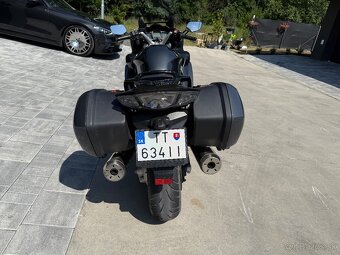 Yamaha FJR 1300 - 4