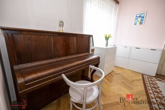 Na predaj: Veľkometrážny historický byt - centrum mesta Bans - 4