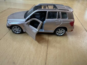 Predám model autíčka Mercedes - 4