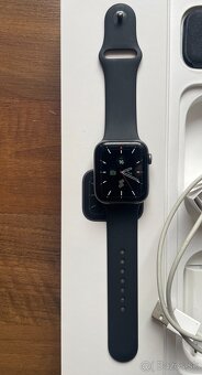 Predám Apple Watch 5 44mm - 4