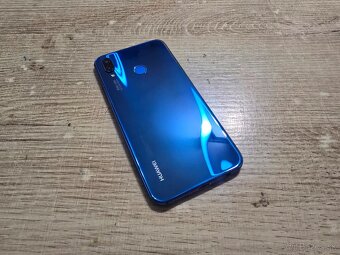 Huawei P20 Lite plnefunkcny ma len bezne znamky pouzivania t - 4
