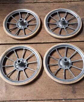 Retro kolieska z detského kočárika - 4