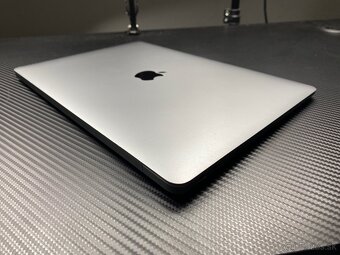 Macbook Air 2019 - Top Stav - 4