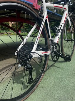 Predám cestný bicykel GT (veľkosť S) - 4