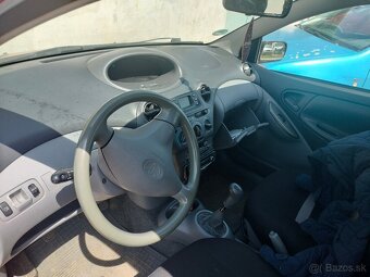 Predám Toyota Yaris 1.0 - 4