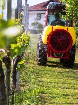 Nesený rosič AGP 220 litrů za traktor, malotraktor - 4