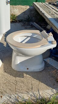 Wc záchod toaleta 2x darujem - 4