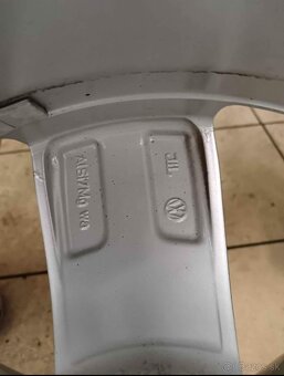 Disky 17" original VW + zimne pneu nokian - 4