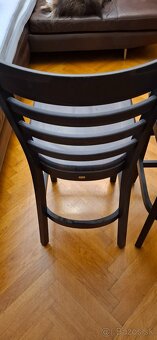 Dve barove stolicky z masivneho tmaveho dreva znacky TON - 4