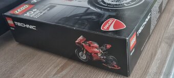 Predám LEGO Technic 42107 Ducati Panigale V4 R - 4