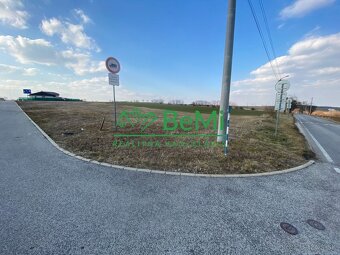 Pozemok Párovské Háje 3 272 m2 ,na výstavbu RD ,všetky IS ID - 4