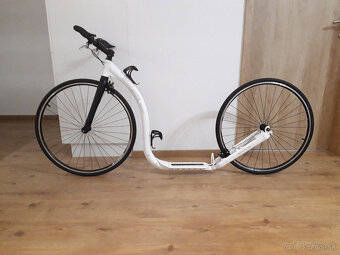 KICKBIKE Race MAX 28/28 white - sportova cestna kolobezka - 4
