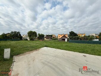 Na predaj krásny, veľký, rovinatý stavebný pozemok Hronsek, - 4