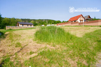 Stavebný pozemok 692 m2 – výborná poloha s výhľadom na hrad - 4