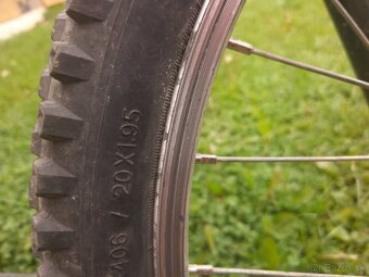 Bicykel vel 20 bielo modry z decathlonu - 4