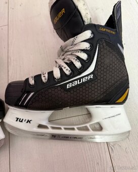 BAUER SUPREME VEĽKOSŤ 35 - 4