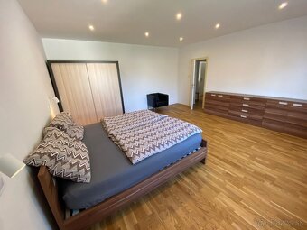 Veľký 4-izbový byt s wifi - 4