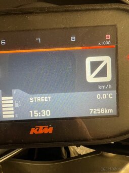 KTM DUKE 690 AKRAPOVIČ - 4