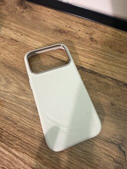 Predam kvalitný kryt na Apple IPhone 17 PRO PANZER GLASS - 4