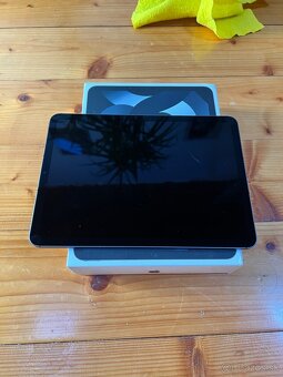 iPad Air 5. generácie (2022) – 256 GB, top stav + pero - 4