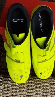 TRETRY SPECIALIZED veľ. 8. - 4