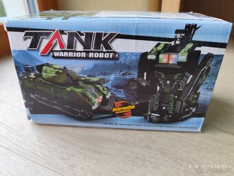 Tank/robot na baterky, zvuk, svetlo - 4