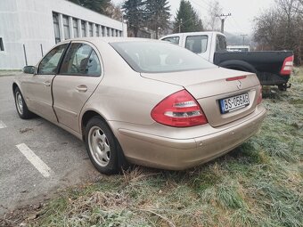 Mercedes E240 - 4