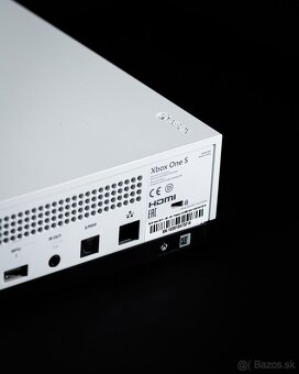 Predám Xbox One S 500GB - 4