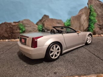 Prodám model 1:18 cadillac XLR - 4