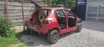 Karoséria z nápravami Peugeot 206 - 4