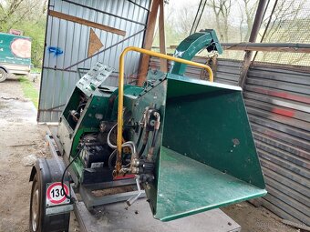 Továrenský štiepkovač yanmar - 4