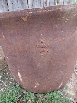 Staré liatinové hrnce s nápisom - 4