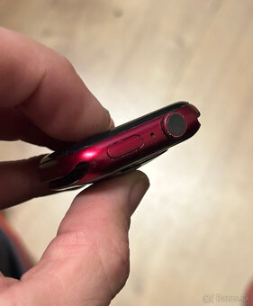 Apple Watch 7 - 45mm (Product Red) - 4