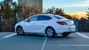 Opel Astra Sedan 1.6 CDTI 100 kw - 4