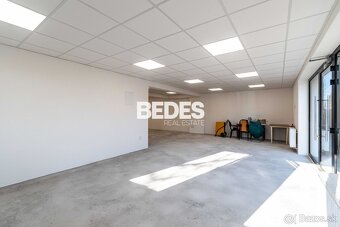 Obchodné priestory s vysokou viditeľnosťou, 4x parking, skla - 4