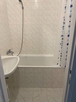 Ponúkame na prenájom 2 izbový byt Bratislave v mestskej čast - 4