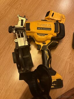 Klincovačka na lepenkové klince DEWALT 18V XR - 4