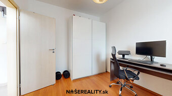 Na predaj: Moderný 5-izbový rodinný dom s bazénom, záhradou  - 4