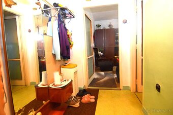 Na predaj dvojizbový byt s balkónom. + garáž. - 4