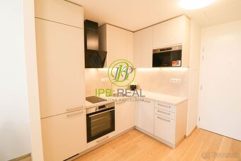 Zariadený 1,5-izb. byt s parkovaním v projekte Vydrica v Sta - 4