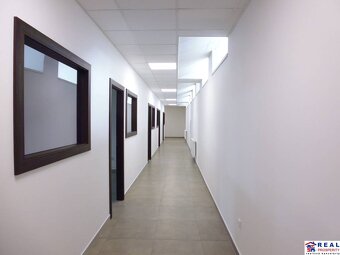 MASARYKOVA: VOĽNÉ NEBYTOVÉ priestory s UMÝVADLOM cca 23 m2 - - 4