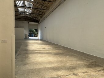 Skladové priestory v oplotenom areáli s vrátnikom - 4