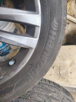 17" original VW elektrony s letnymi gumami - 4