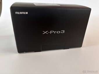Predám Fuji x pro 3 + 2 batérie + kožený obal - 4