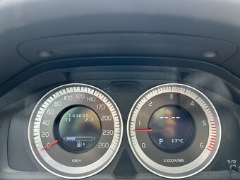 Volvo XC60 D4 2.4L Momentum AWD Geartronic - 4