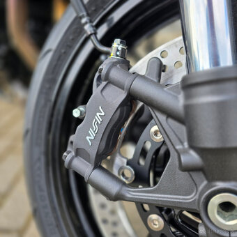 Kawasaki Z900 2025 čierna - 4