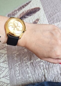 Guess - 4