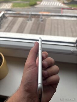 iPhone 8 biely ND - 4