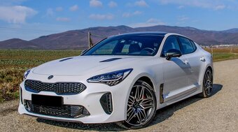 Kia Stinger GT 3.3 V6 T-GDI AWD - 4