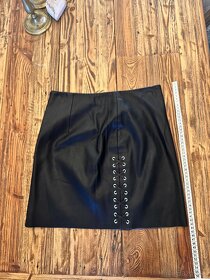 čierna koženková sukňa H&M - 4